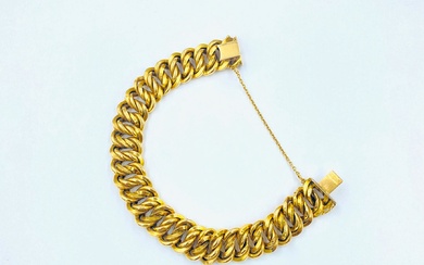 XXe SIECLE Bracelet à maille souple en or creux 750/1000e à motif lisse et poinçonné,...