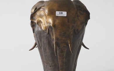 Zamac vase, decorated with elephants, P.J. Mene after a model from 1870, h. 28 cm.