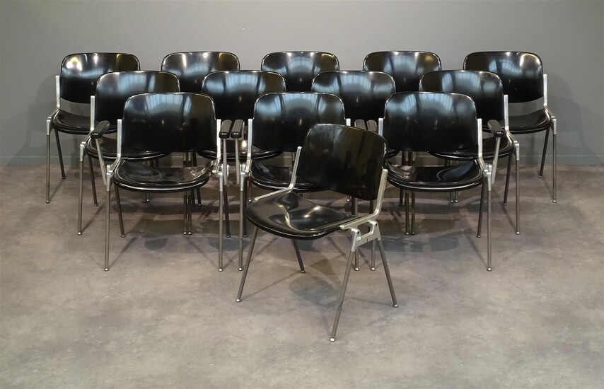 (-), set van 13 metalen design stoelen, waarvan...