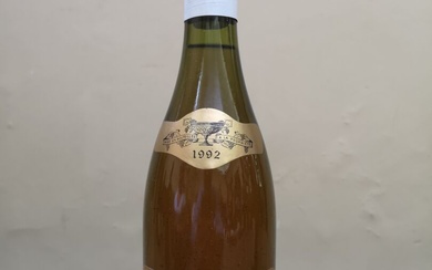 1 bouteille CORTON CHARLEMAGNE Grand Cru - J.F. COCHE DURY 1992 Etiquette légèrement griffée.