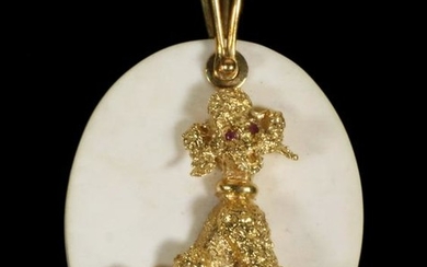 SEATED POODLE PENDANT IN 18K GOLD