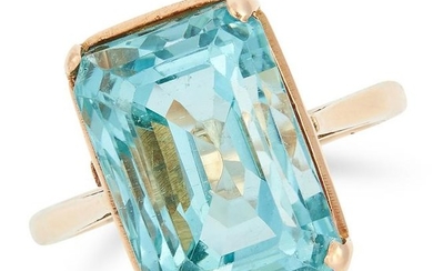 AQUAMARINE RING set with an emerald cut aquamarine of
