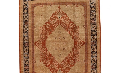 An Oriental carpet in classical Tabriz design. Fine quality. 21st century(Never used). 402×296 cm.(2098)