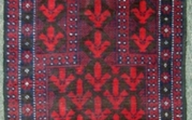 Oriental Prayer Rug, hand-woven, 2'8" x 4'3". Note: All