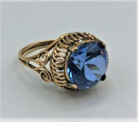 14 K Gold Ring with Blue Amethyst Size 7.5