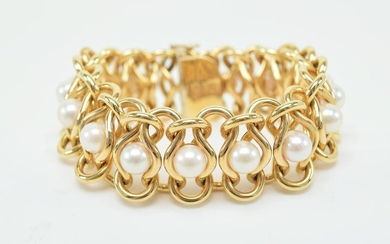 18 kt gold and pearl bracelet. .750 marked and also