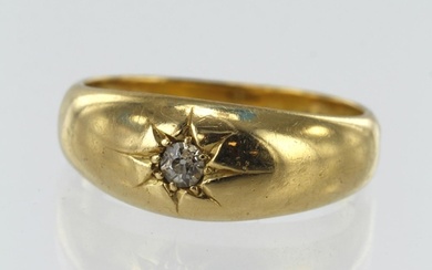18ct yellow gold Edwardian diamond gypsy ring, one old cut a...