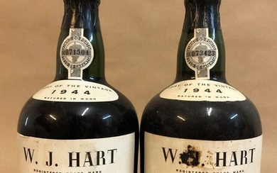 2 bouteilles PORTO W. J. Hart 1944 (1 étiquette...
