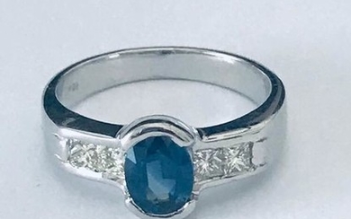 Gold - Ring - 0.82 ct Sapphire - Diamonds