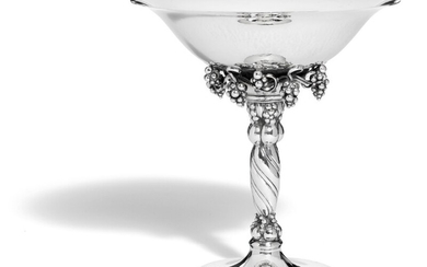 Georg Jensen: Sterling silver tazza with grapes and hammered surface. Spiral fluted stem and circular foot. H. 19.1 cm.