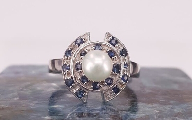 925 silver ring with white cultured pearl and sapphires