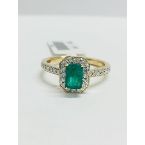 9ct Emerald diamond Cluster style ring, 30 Round Diamonds,0....