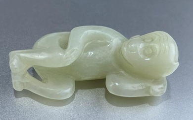 A 19TH/20TH CENTURY CHINESE MONKEY PALE CELADON JADE CARVING