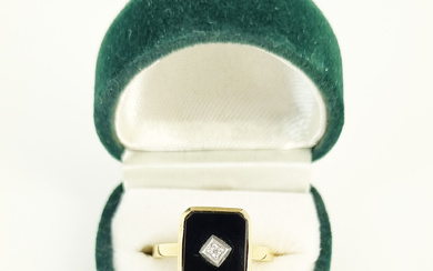 A 9ct YELLOW GOLD SQUARE ONYX AND DIAMOND RING