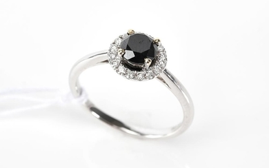 A BLACK AND WHITE DIAMOND CLUSTER RING IN 18CT WHITE GOLD
