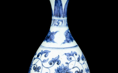 A Chinese Blue and White Porcelain Vase, Yuhuchunping