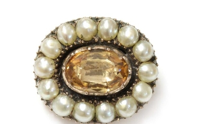 A Georgian foiled topaz and split pearl brooch
