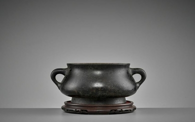 A HEAVILY CAST BRONZE CENSER, QING DYNASTY
