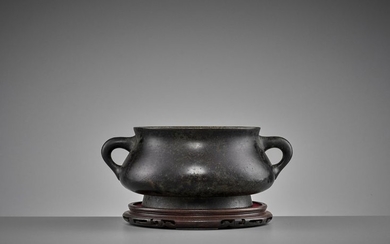 A HEAVILY CAST BRONZE CENSER, QING DYNASTY