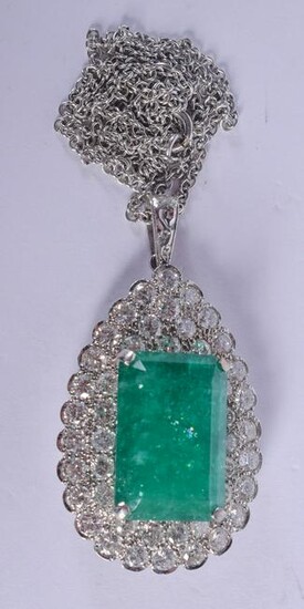 A LARGE 18CT GOLD MOUNTED EMERALD AND DIAMOND NECKLACE.