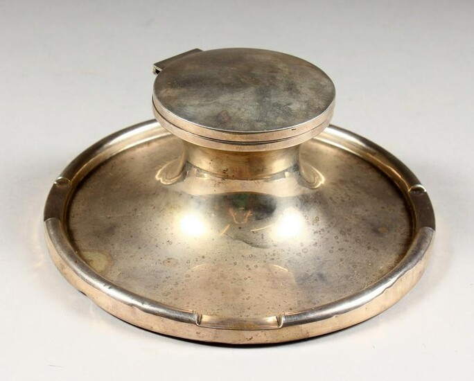 A LARGE HEAVY CIRCULAR CAPSTAN INKWELL. 7.5ins
