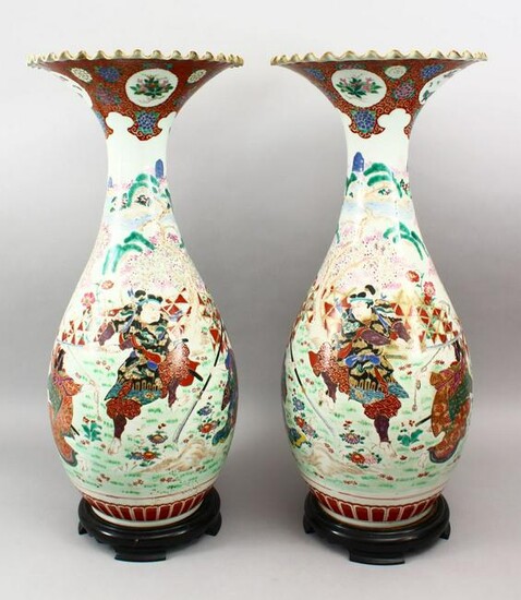 A LARGE PAIR OF JAPANESE MEIJI PERIOD FLARED TOP