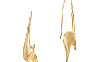 A PAIR OF VINTAGE GOLD DROP EARRINGS in 9ct yellow ...