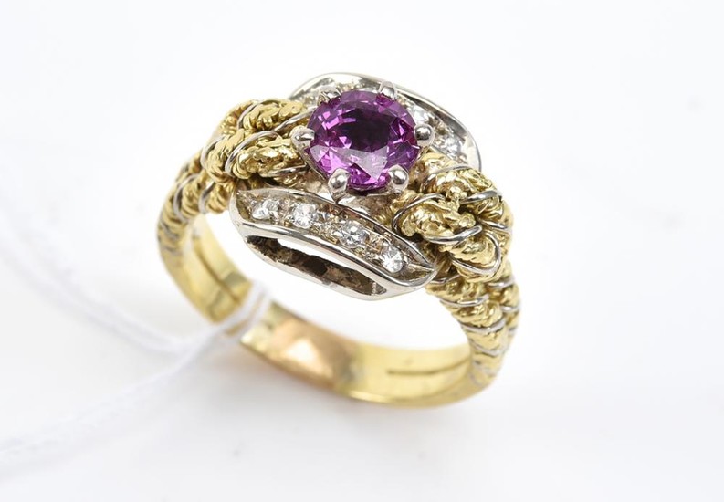 A PINK SAPPHIRE AND DIAMOND RING IN TWO TONE 18CT GOLD, SIZE N