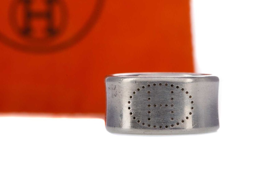 A SILVER HERMES RING
