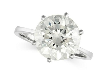 A SOLITAIRE DIAMOND RING in platinum, set with a round brilliant cut diamond of approximately 4.85