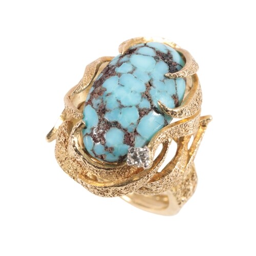 A TURQUOISE AND DIAMOND DRESS RING the turquoise with limoni...