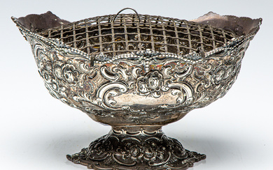 A Victorian silver footed rose bowl (H:14cm, wt 502grams) London...
