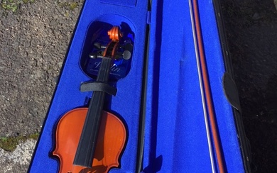 A cased Yamada violin with bow, and a spare set...