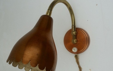A copper and brass wall lamp fitted with original fabric cord. Shade diam. 10 cm.
