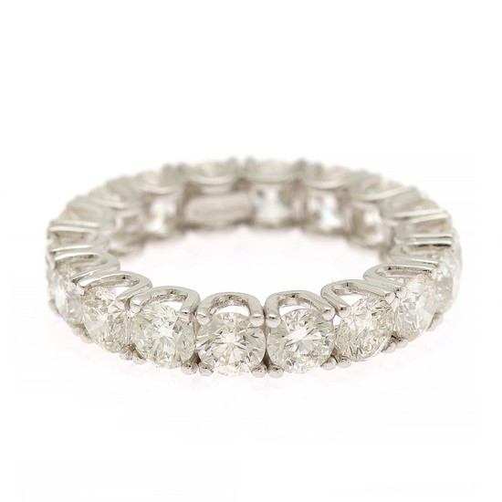 A diamond eternity ring set with numerous brilliant-cut diamonds totalling app. 5.50 ct., mounted in 18k white gold. G-H/VS-P1. Size 55.