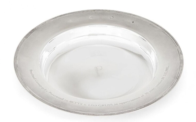 A large silver armada dish by Garrard & Co., Sheffield, c.1992, of plain circular form with reeded band and presentation engraving to rim, the base engraved with the letter 'P', 30.6cm dia., approx. weight 32.5oz
