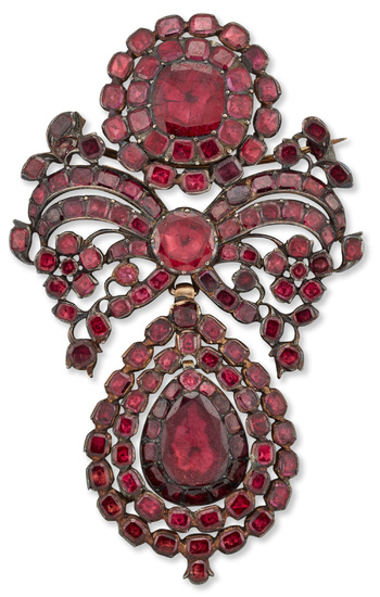 A late 18th century Portuguese topaz brooch, the central cluster...