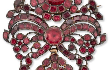 A late 18th century Portuguese topaz brooch, the central cluster...