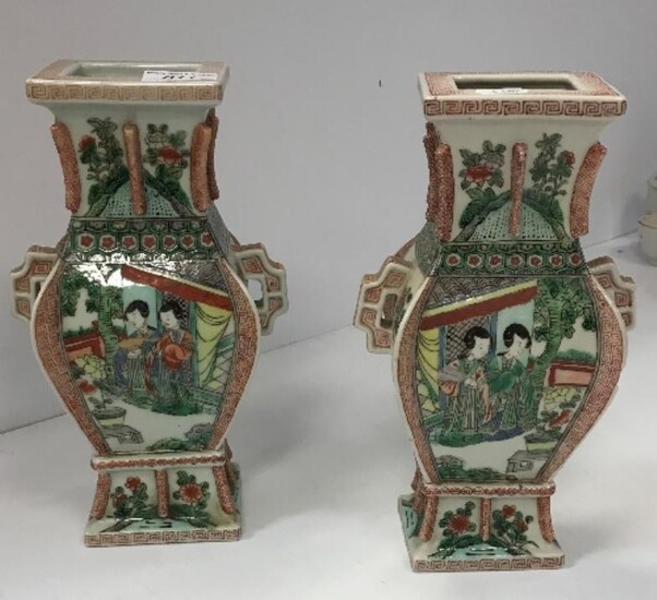 A pair of Chinese Kangxi palette vases of archaic...