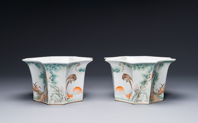 A pair of Chinese qianjiang cai flower pots, signed Cha Yishun 查義順, 19/20th C.