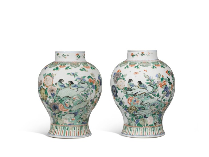 A pair of famille verte baluster jars, Qing dynasty, Kangxi period | 清康熙 彩繪花鳥紋大罐一對, A pair of famille verte baluster jars, Qing dynasty, Kangxi period | 清康熙 彩繪花鳥紋大罐一對