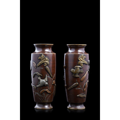 A pair of small bronze vases with relief decoration Japan, Meiji period (1868-1912) (h. max 14.5 cm.)