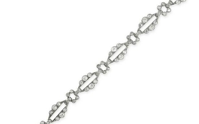 AN ANTIQUE DIAMOND BRACELET in silver and yellow gold