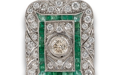 ART DECO STYLE COCKTAIL RING IN PLATINUM WITH DIAMONDS AND EMERALDS