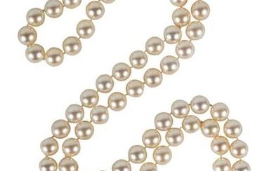 ATTRIBUTED TO TIFFANY & CO.: CULTURED PEARL NECKLACE