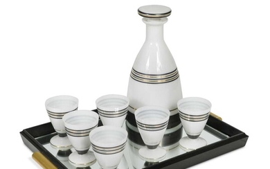 An Art Deco decanter and six matching liqueur glasses