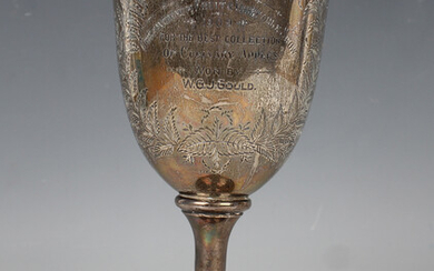 An Edwardian silver trophy cup, the 'U' shaped bowl engraved with ferns framing a presenta