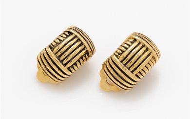 An Ilias LALAoUNIS 18k Yellow Gold clip on earrings, wt.6g...