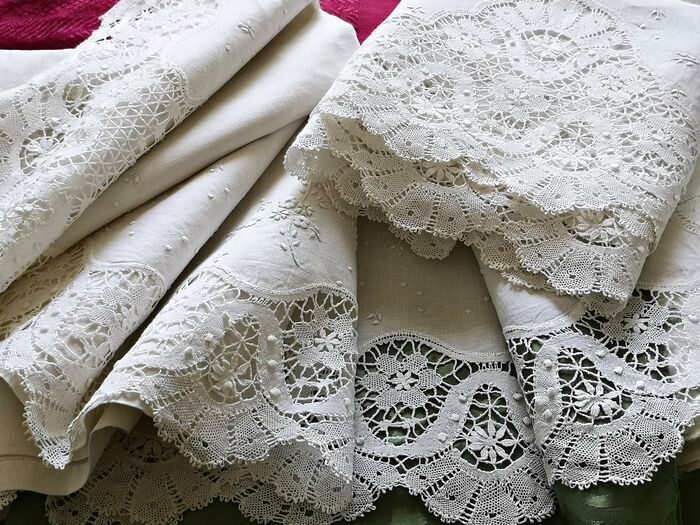 Antique pure linen bedding set with lace and large hand embroidery. (2) - Linen - Early 20th century