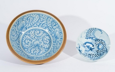 Arte Cinese Two blue and white porcelain bowls painted